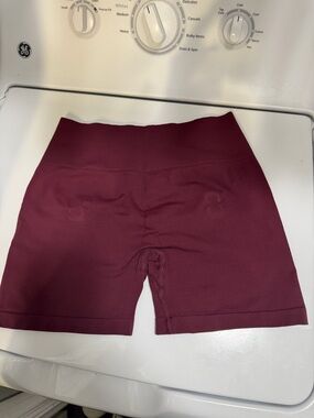 Aurola Shorts, Maroon, Size M